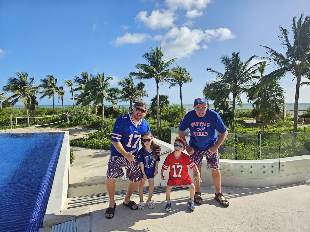 adamboo88's tweet photo. Bills Mafia in Mexico @BfloFanatics @BuffaloBills https://t.co/lyiCCg9XGh