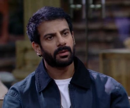 Oyye_Senpai's tweet photo. my father just asked me one thing : 

"why they are targeting #karanveermehra so much?" 

#BB18 #BiggBoss18 https://t.co/fDSPsic6Jr