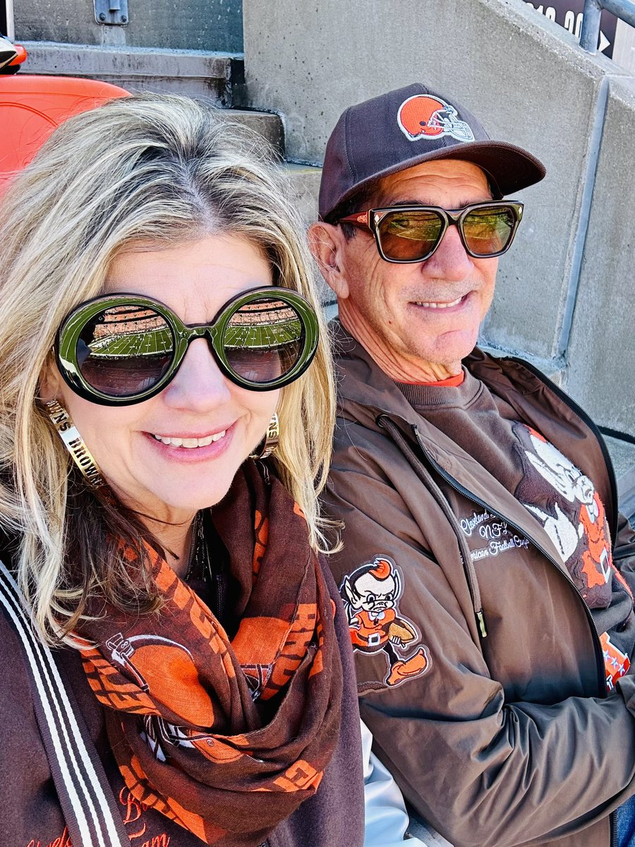 MsWVPriss's tweet photo. #CHARGERSvsBROWNS #LACvsCLE #ClevelandBrowns https://t.co/vCvJyZydEH