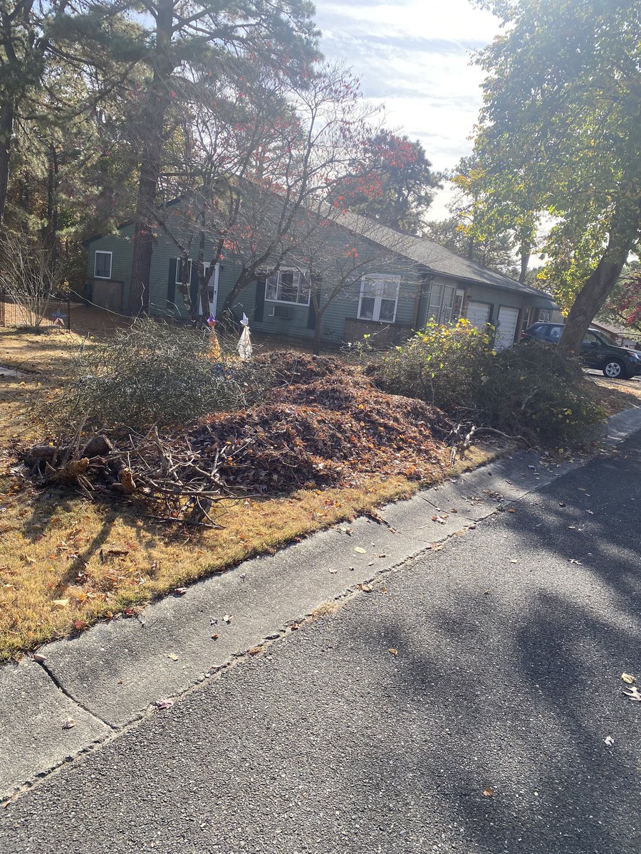 Volunteering for Fire Safety Cleanup in our Community. Grateful for this team. #LOWES <a href="/KERRY_R_1977/">Kerry Ramsumair</a> <a href="/austin_aldrid/">Austin Aldridge</a> <a href="/JaneenV_HRBP/">Janeen Valdes</a> <a href="/AndrewsP26/">Paul Andrews</a>