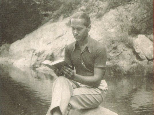 BMCadiz's tweet photo. 📚#TaldíaComoHoy nos dejaba Luis Cernuda, uno de nuestros #fav poetas y una de las voces más necesarias de la #Gen27, ¿sabes por qué? "Porque el deseo es una pregunta cuya respuesta no existe"
Pero tú sigue preguntando, por si acaso... https://t.co/v7zZSHEK9y