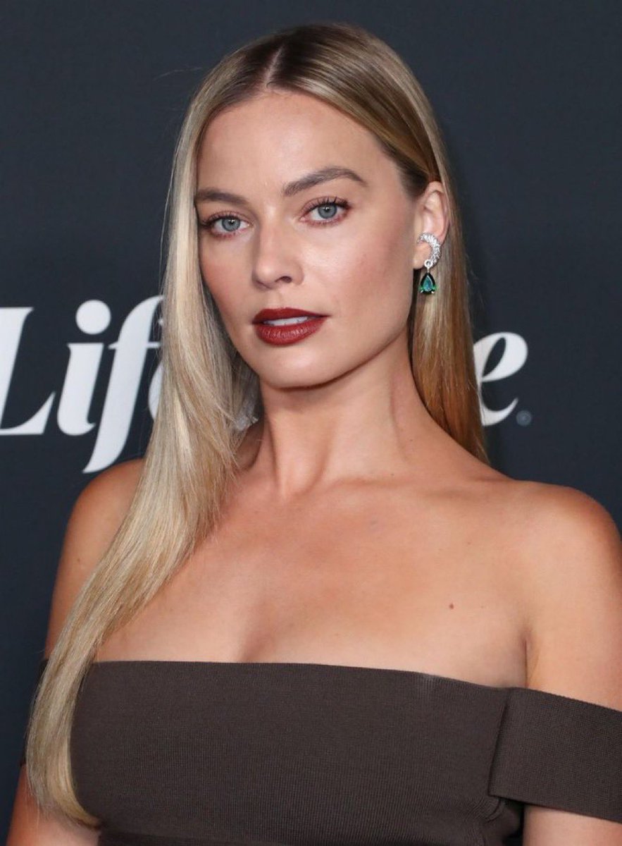 thefactjournal_'s tweet photo. 🚨🇺🇸Hollywood actress Margot Robbie has given birth to her first child, a baby boy. 

(@people) https://t.co/yljbUfDyR2