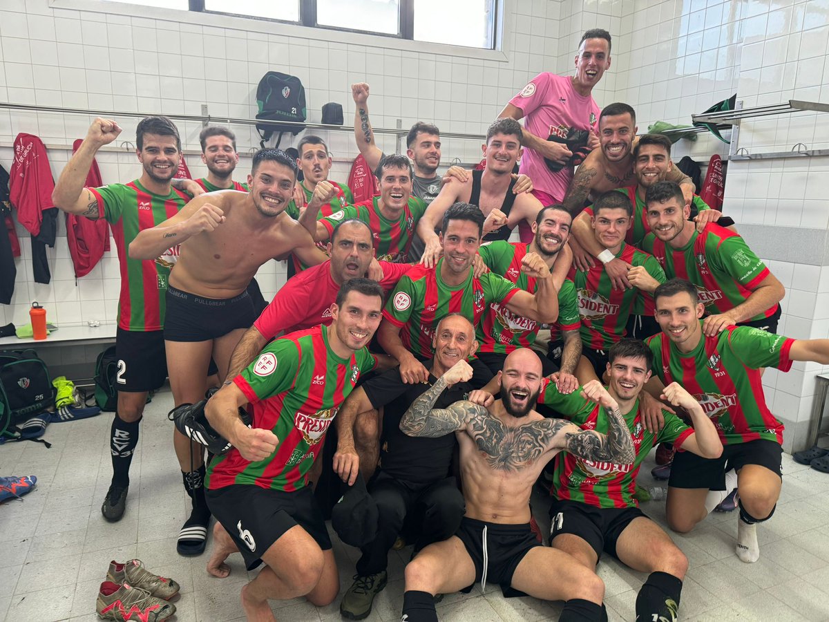 racingvillalbes's tweet photo. Final con remontada en Barreiro (1-2).

Os goles de Da Lama e Cañi dannos os tres puntos.

#OrgulloRCV❤️💚 https://t.co/SRSX6SYdKV