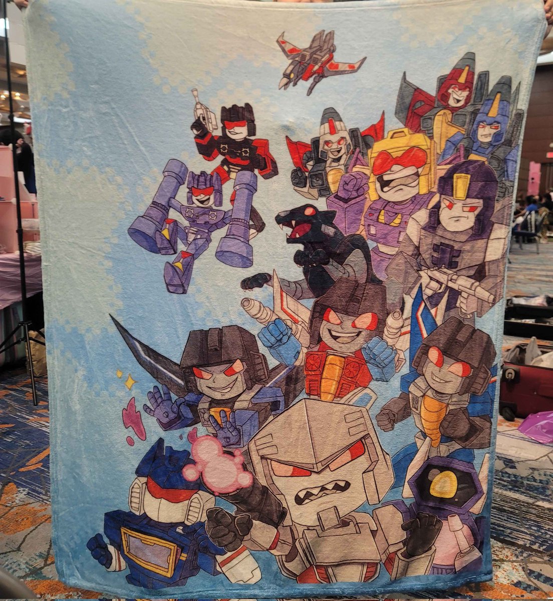 Punch_chinsky's tweet photo. ONE LEFT!! 
Last chance to grab a decepticon blanket at TFcon Baltimore! 
#tfcon #Transformers #maccadams https://t.co/YP5yBuv4Z3