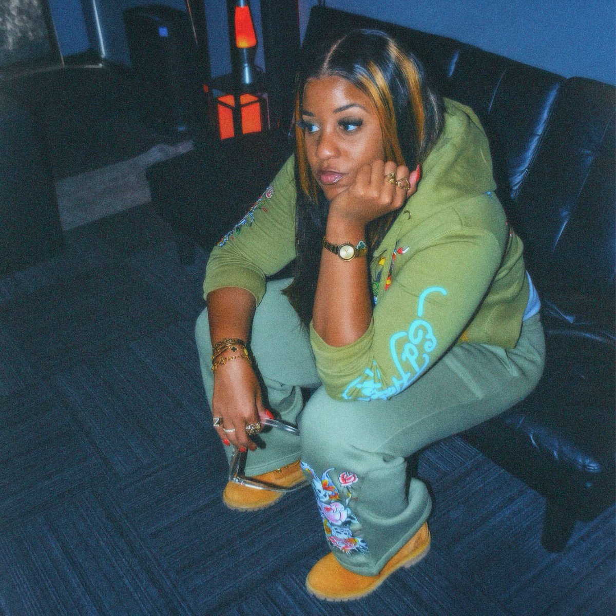 PurpleGangPress's tweet image. #ClientContent:🚨 Check out these dope #BTS Shots of our client @AshleeBANKZ at the #Studio 🎧 Be on the lookout 👀 for her album release #GoToHell🔥 🔥 🔥 

#swankpr #ashleebankz #albumrelease #chicagoartist #chicagopr #publicrelations