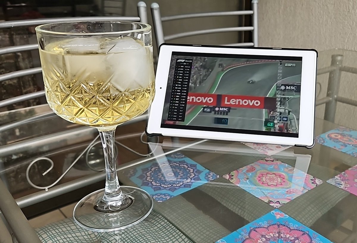DCarrascoM's tweet photo. Limoncello Spritz por acá Don, con licor Citrón de @BodegasRE 👌🏻 y disfrutando del aluvión en Interlagos #F1 🏎 https://t.co/Z3QJNftJD7