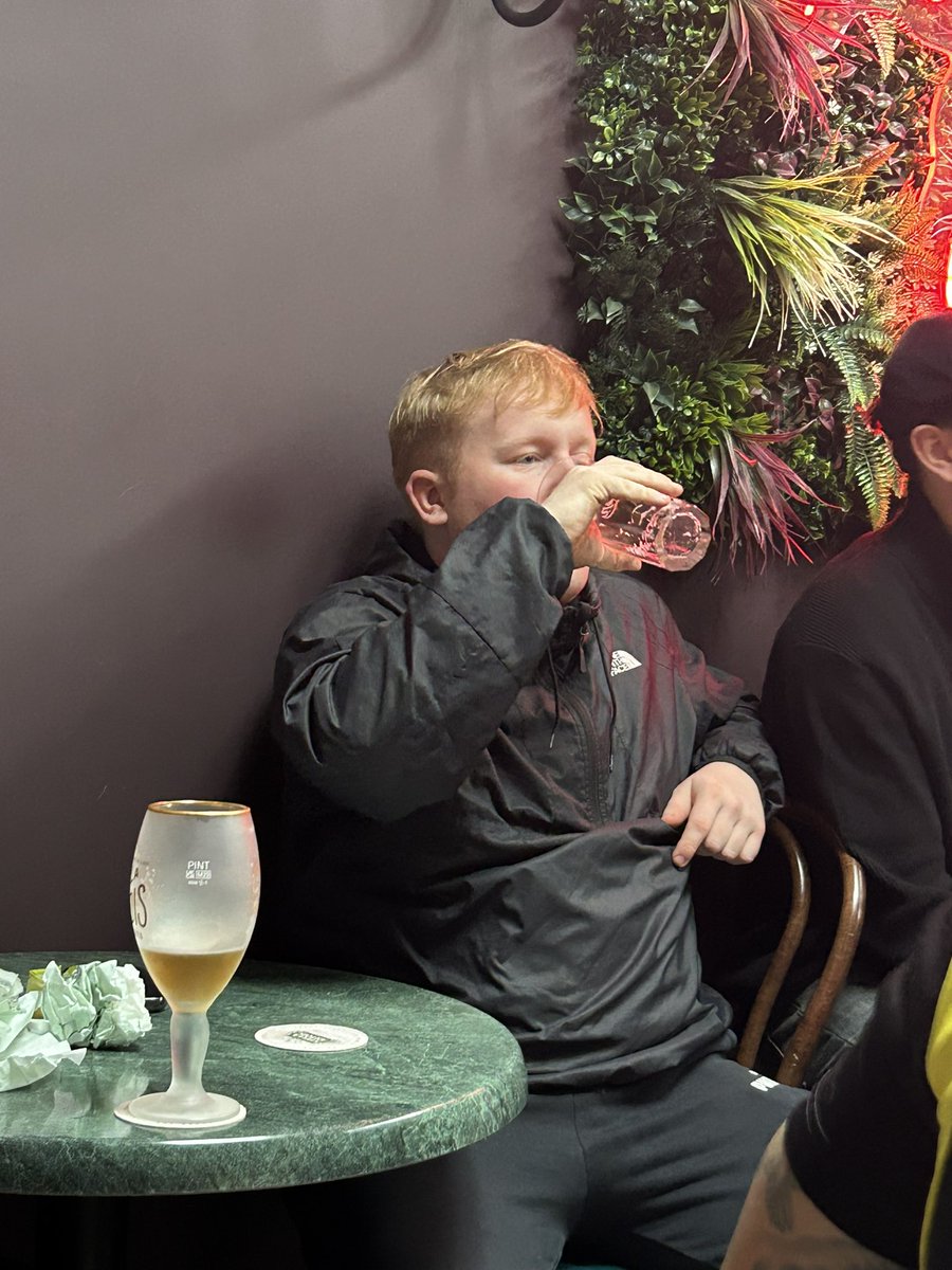 LonelyBoyFC's tweet photo. “Look at the state of the lad they’re bringing on, they’re taking this piss!”

One minute later, one assist. 

@cxmhxlland’s world, we’re all just living in it 😍

#UTLB https://t.co/Zt5rJT9eyR