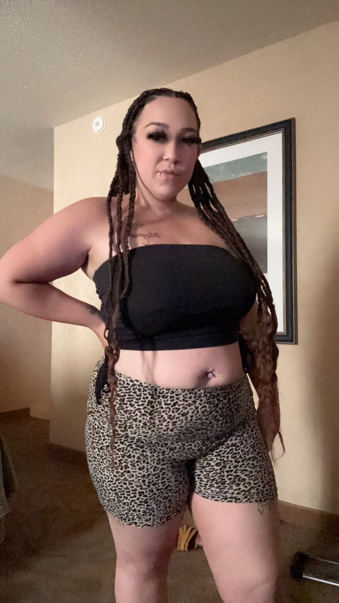 _smokepretty's tweet photo. I don't sing R&amp;B but, bitch, I'm really her, fuck wrong with niggas? 💋
@Latto 🎶🎼🎵 https://t.co/E2QsETcWhw