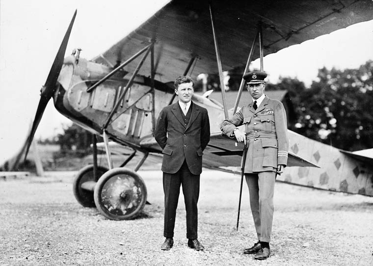 CraigBaird's tweet photo. After he recovered, he continually requested to return to duty. He was soon transferred to the 28 Squadron. On Nov. 7, 1917, he was sent to the Italian Front. On Dec. 25, 1917, he and his wingman shot up an enemy airfield and dropped a Christmas card afterwards.

🧵6/16 https://t.co/sQuU2WD1Cf