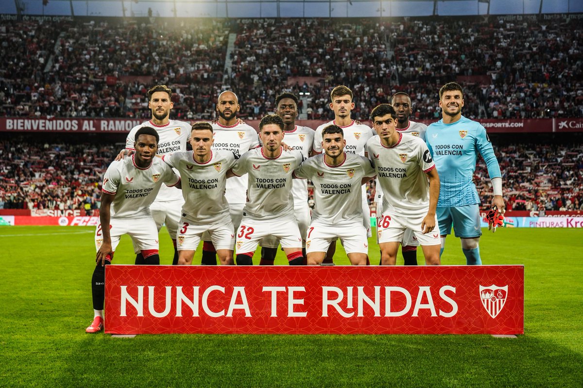 SevillaFC's tweet photo. Todos con Valencia 👕❤️

#NuncaTeRindas https://t.co/7UjHHQKQ0L