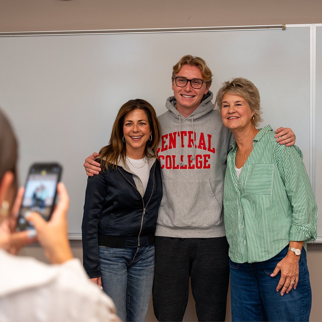 CentralCollege's tweet photo. Central College connections are incredible. Thank you to Lisa Bluder, former head coach of the Iowa Hawkeyes women’s basketball program, and Lura McBride, president and CEO of Van Meter, for coming to campus to meet with our students! https://t.co/2iQuWXgVUE