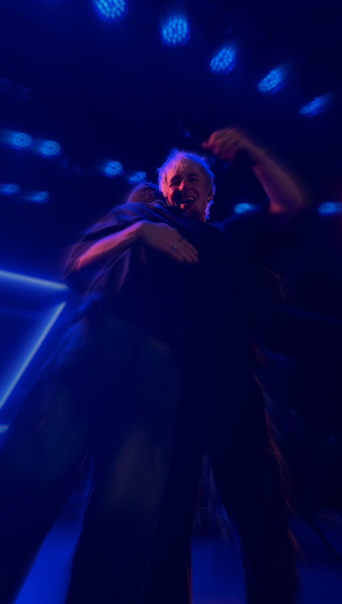 youareok8123's tweet image. So happy to hear this song for the 2nd time live. Happy anniversary to this awesome song!!! #everythingeverywhere