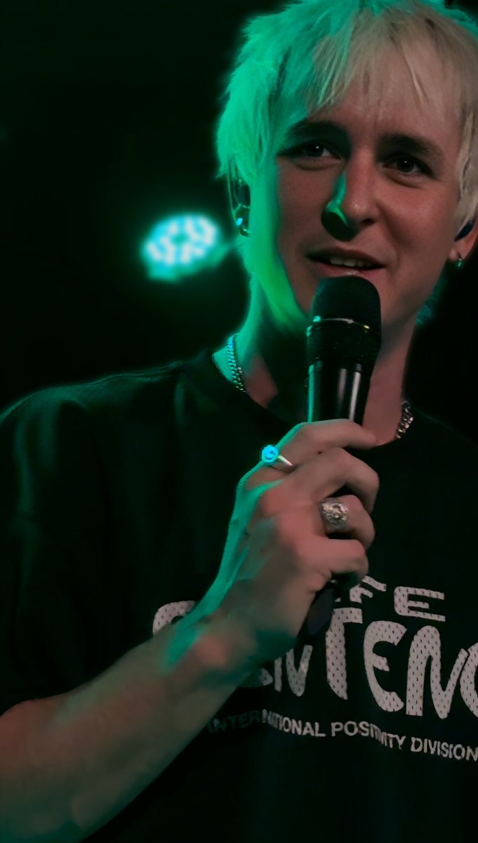 youareok8123's tweet image. So happy to hear this song for the 2nd time live. Happy anniversary to this awesome song!!! #everythingeverywhere