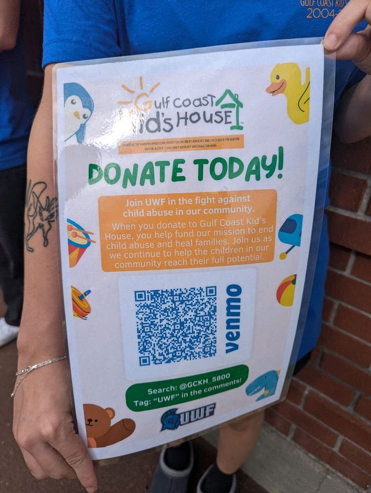 GCKH's tweet photo. Stop by and see my classmates and I at Publix at Pine Forest and Nine Mile and give us your spare change OR use the QR code to donate! We'll be here until 2pm! https://t.co/R5qlJA6MUM