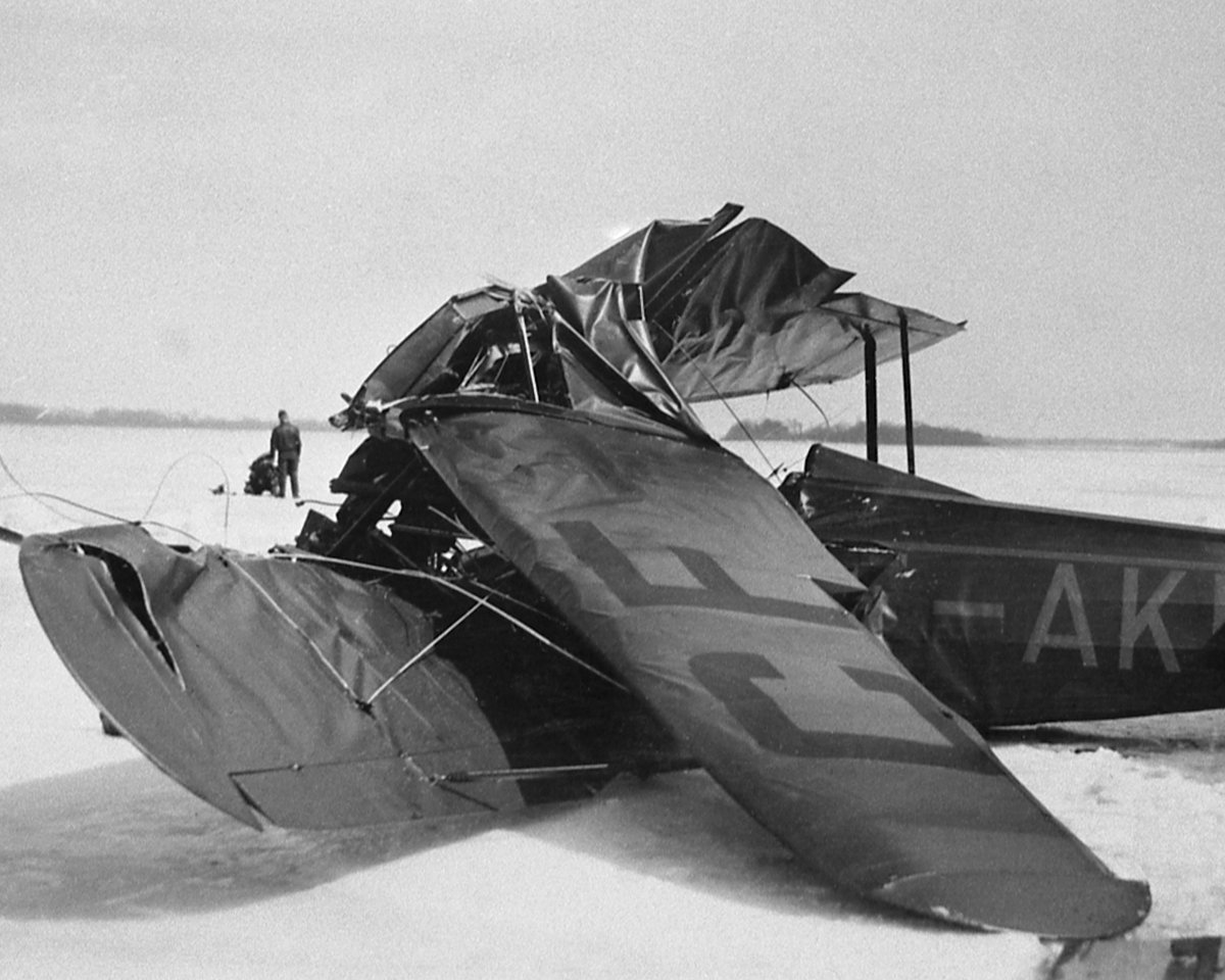 CraigBaird's tweet photo. In his last years, he struggled with alcoholism. On March 12, 1930, while flying a Fairchild KR-21 biplane trainer on a demonstration flight, he lost control of the aircraft and crashed. He was killed on impact. 
His funeral was one of the largest in Toronto's history.

🧵14/16 https://t.co/kHudYiTnyW