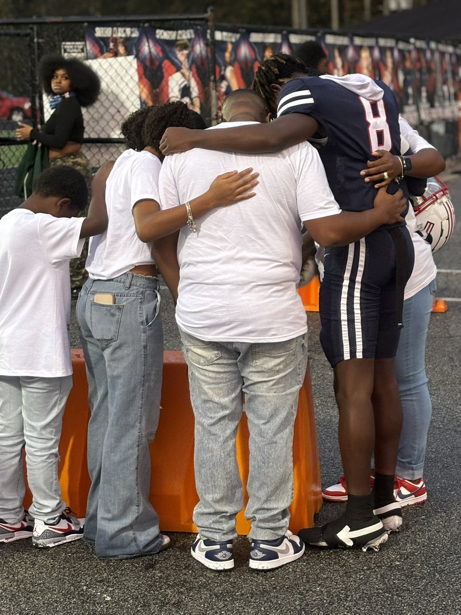antbell_8's tweet photo. Although my senior season came to an end, I am beyond blessed and grateful that I was able to spend my last game with my family by my side, cheering me on!!❤️❤️ #561 #floridamade https://t.co/PYDN2dhGjP