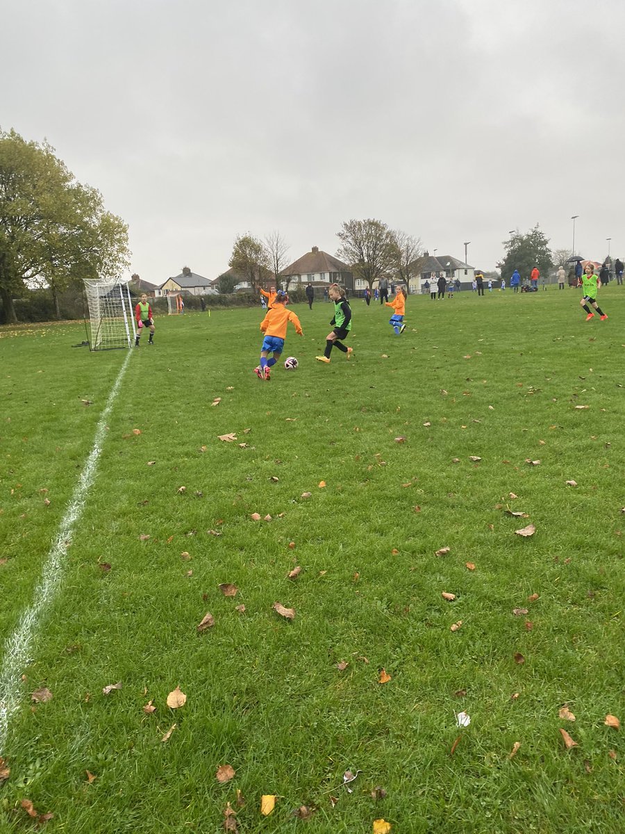 soniamcilroy's tweet photo. Football with Amelia today she played amazing, scored some great goals ⚽️⚽️⚽️⚽️ https://t.co/8SoWE3A6ZE