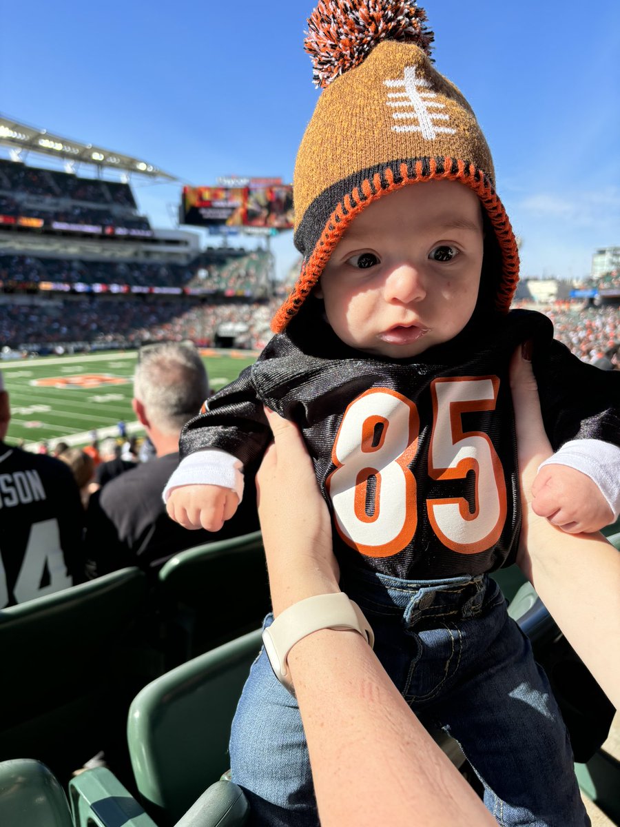 GracefullyMo's tweet photo. The cutest @Bengals &amp; @ochocinco fan made his way to his first game 🏈 https://t.co/gaawY7OOW4