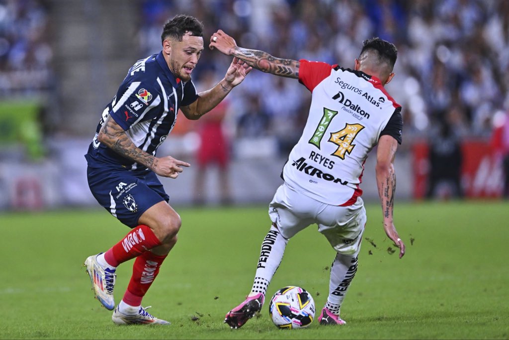 Ligue1_ESP's tweet image. Esto lo hago, pa’ divertirme. Pa’ divertirme 🕺🔥 

@Locampos15 en @Rayados 💙