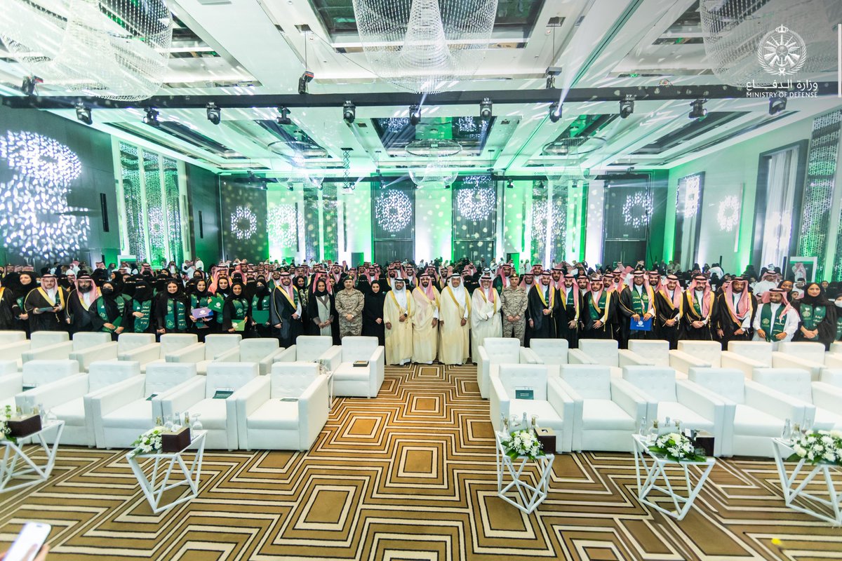 modgovksa's tweet photo. الخدمات الصحية بـ #وزارة_الدفاع تحتفي بتخريج 300 متدرب في البرامج المعتمدة من الهيئة السعودية للتخصصات الصحية، والمبتعثين من الأطباء والصحيين بمختلف التخصصات، بحضور معالي مساعد وزير الدفاع للشؤون التنفيذية الدكتور خالد بن حسين البياري.

https://t.co/PpxjfIrzte https://t.co/y5xnw1D9QU
