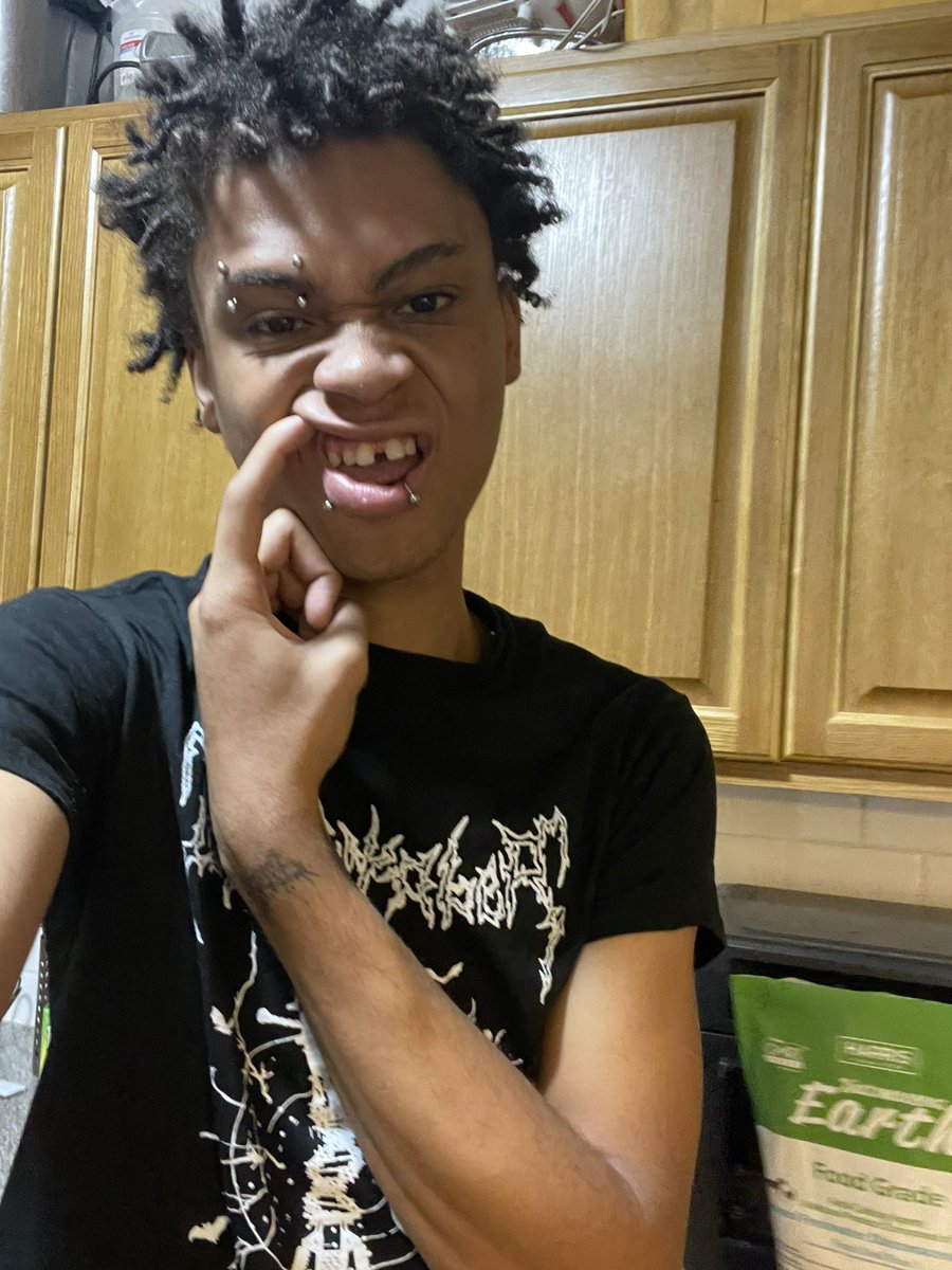 splöönge kerplöönge🩰 (@exoduss1900) on Twitter photo 