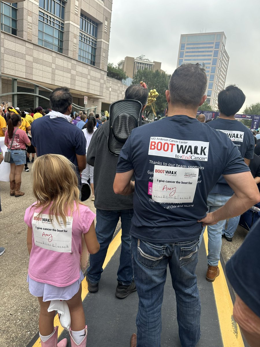 Hensley1552's tweet photo. Sooo blessed to work with the most amazing oncologists in the world, loved sharing the day and friends with my dear Bellamy 🥰🥰🥰 @MDAndersonNews #BootWalk #BostonGene https://t.co/SWfLiXLVkP