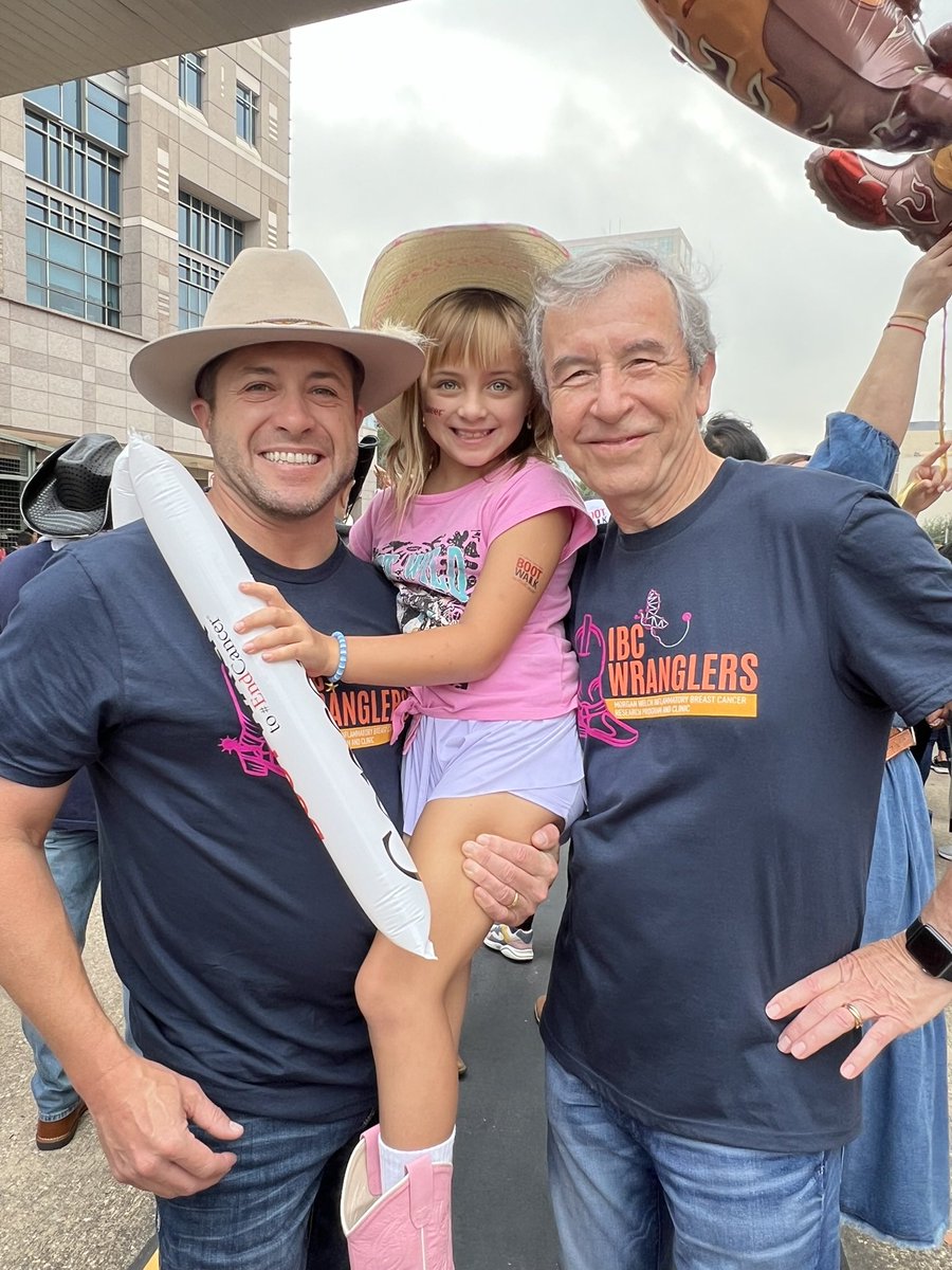 Hensley1552's tweet photo. Sooo blessed to work with the most amazing oncologists in the world, loved sharing the day and friends with my dear Bellamy 🥰🥰🥰 @MDAndersonNews #BootWalk #BostonGene https://t.co/SWfLiXLVkP