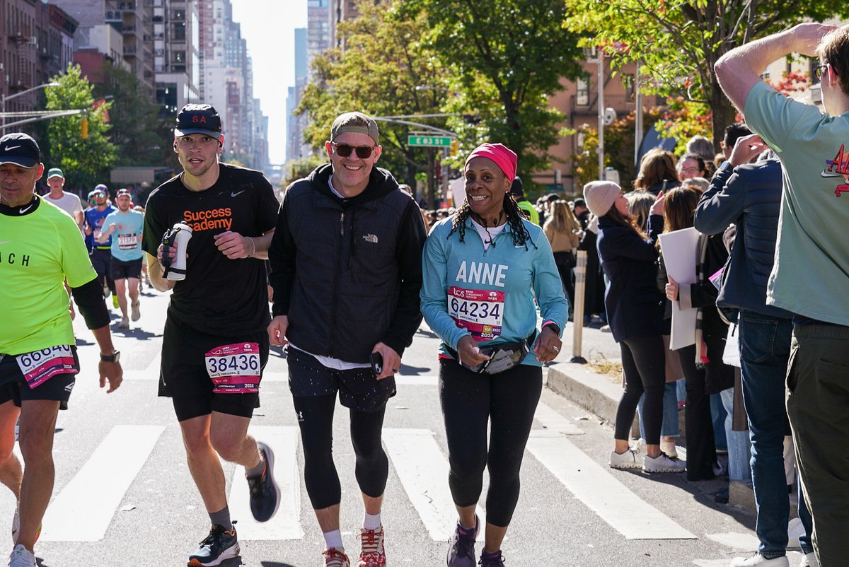 Wishing the best of luck to all New Yorkers competing in the #NYCMarathon, including our Deputy Mayors and colleagues from the <a href="/NYCMayorsOffice/">NYC Mayor's Office</a>.

We spotted First Deputy Mayor <a href="/MTorresSpringer/">Maria TorresSpringer</a> and Deputy Mayor <a href="/AWilliamsIsom/">Anne Williams-Isom</a> doing an outstanding job! 👏