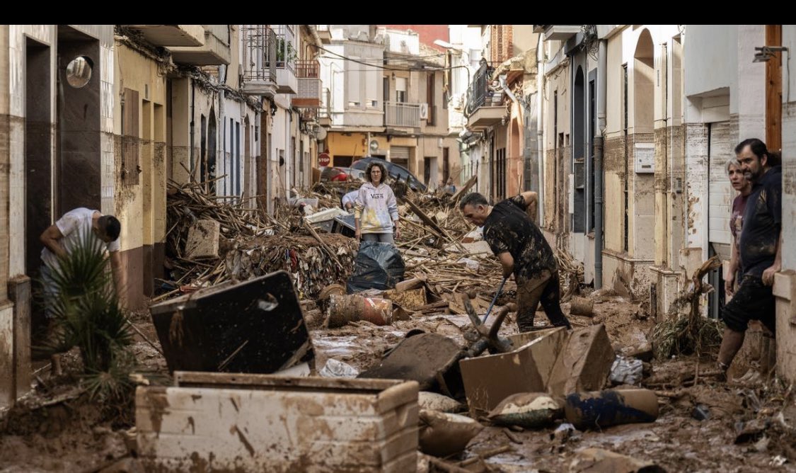 Desde el Observatorio de Género y Paz de la Universidad Militar Nueva Granada, expresamos nuestra profunda solidaridad con España, y especialmente con València y la Comunitat Valenciana, que hoy enfrentan el impacto devastador de la DANA (Depresión Aislada en Niveles Altos). Este