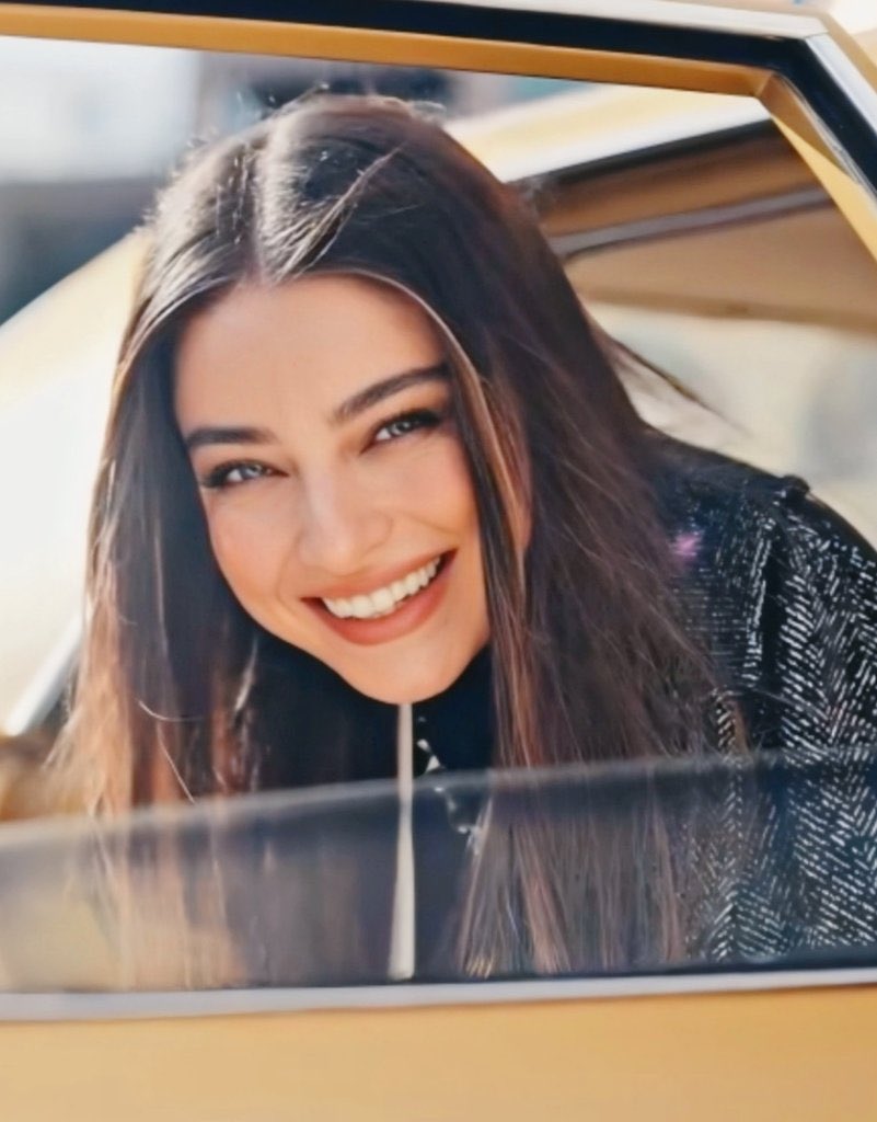 güzel gülümseme 💙🥹

#AyçaAyşinTuran x
#PaulMark