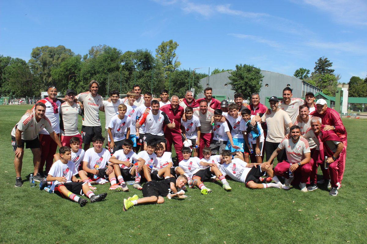 SABADOGOL's tweet photo. #InfantilAFA
La 2011 de @RiverPlate 
CAMPEONES! https://t.co/sQObWsAA0j