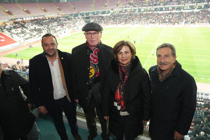 AvKazimKurt's tweet photo. Büyük taraftarımızın desteğiyle sahada fırtına gibi esen Eskişehirsporumuz 4-1’lik zaferle 5’te 5 yaparak şampiyonluk yolunda emin adımlarla ilerliyor!

Tebrikler Kırmızı Şimşekler! 👏🏻🖤❤️ Bu sene şampiyonluk bize çok yakışacak! 🖤❤️ #EsEs https://t.co/ycE8OZfK66