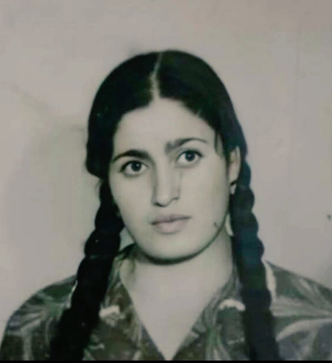 Önü sonu ölüm olan bir hayatı yaşarken anneciğim az önce ebedî yolculuğuna çıktı. 

Devri daim/rahmet olsun!