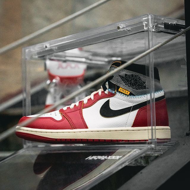 JustFreshKicks's tweet photo. Union LA x Air Jordan 1 High “Chicago Shadow” Drops in 2025 🌹 https://t.co/hk0D5H6aPY https://t.co/IpNAWuaZXr