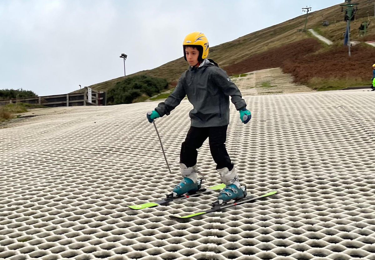 BelhavenSport's tweet photo. Our boarders hit the slopes ⛷️ today as we returned to our skiing lessons @Hillendskislope Sunday activity. Great fun dusting off the cobwebs for some &amp; learning a new skill for others 😀
#BeAdventurous
#BeActive
@GoodSchoolsUK https://t.co/cQPpUViYCO