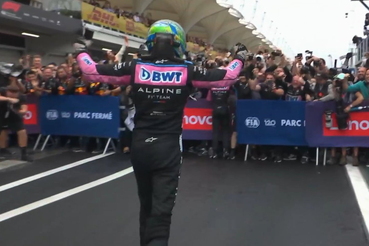 TearOffFR's tweet photo. La joie de TOUTE une équipe ! 🇫🇷💪

#F1 #BrazilGP https://t.co/YIPURCd3nP