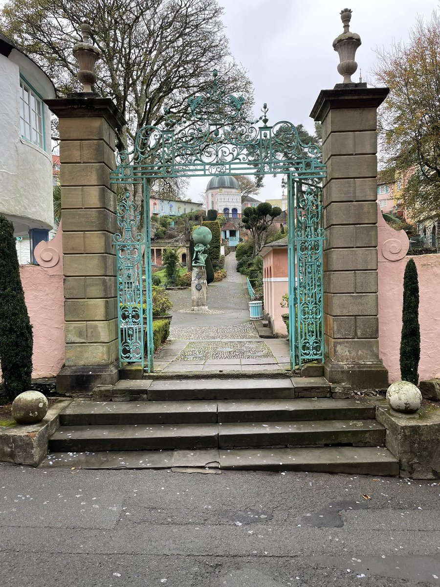 deniseshand20's tweet photo. Visited many times but first time staying in the village. Magical place day and night once all the visitors have left. #Portmeirion https://t.co/xbWr2vH4QK