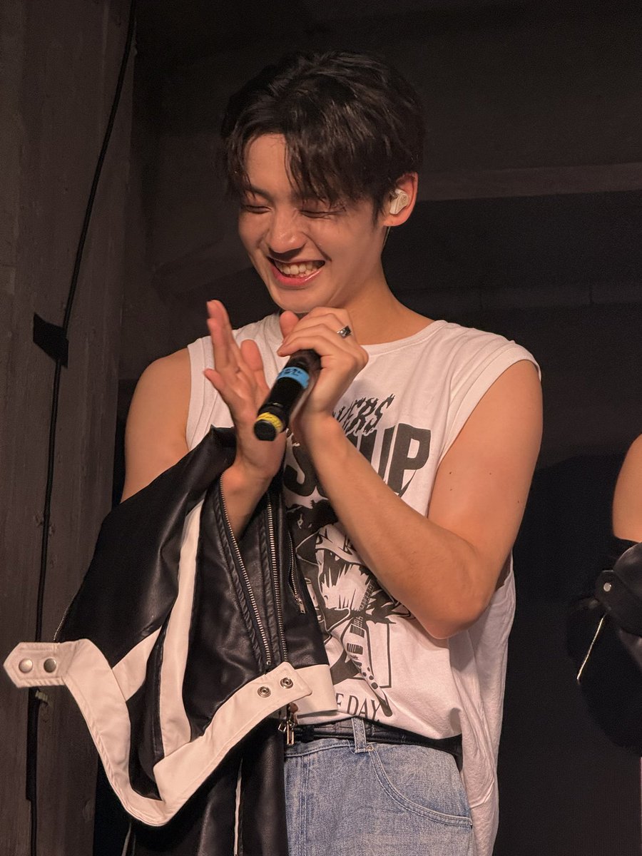 choicefantiny's tweet photo. NO WATERMARK BECAUSE YUCHAN WHAT THE FUCK

#ACE #에이스
#ACE_LATAM_AND_EUROPE_TOUR
#REWIND_US
#ACEinHELSINKI https://t.co/2g1eoqO8Md