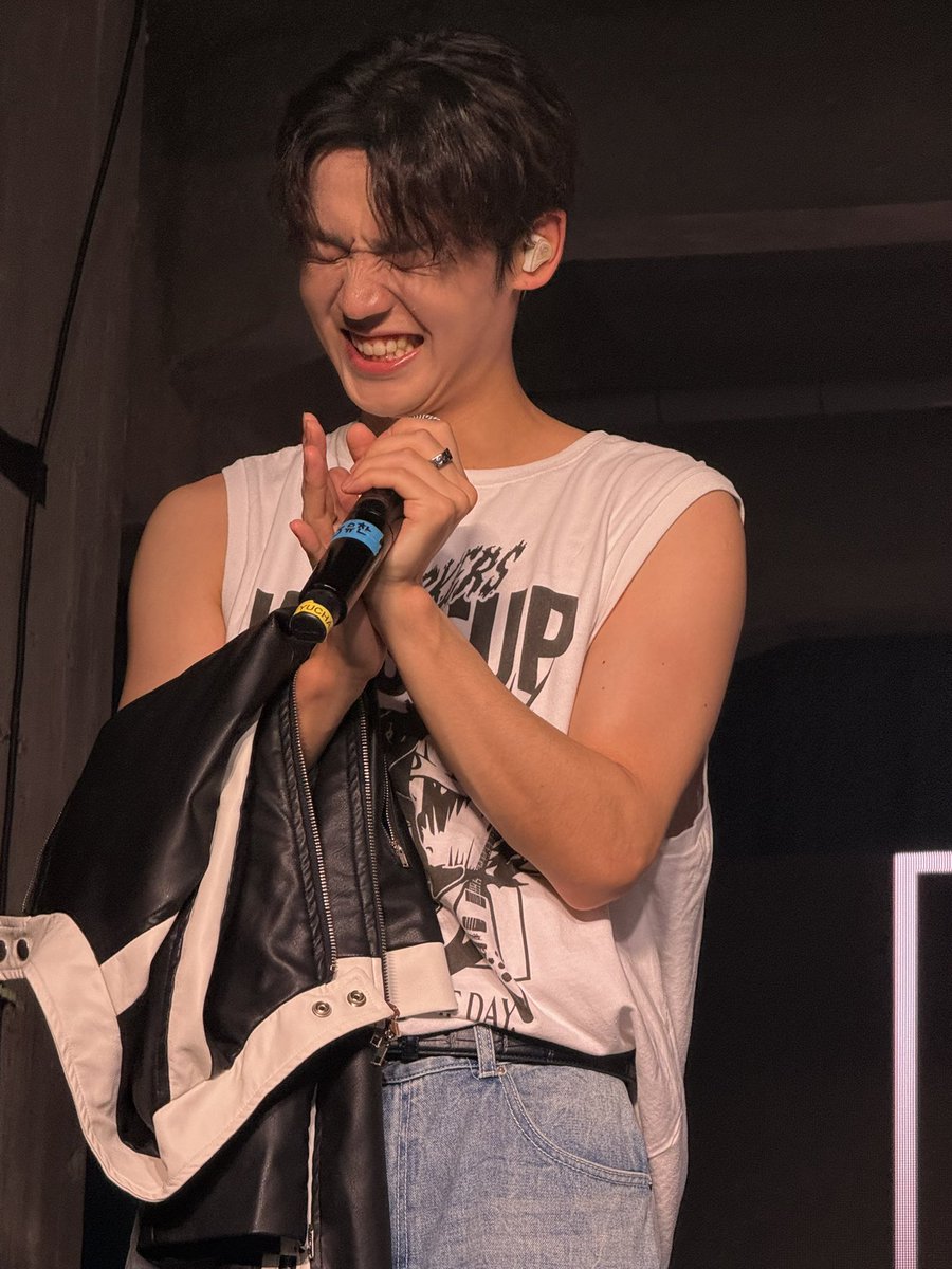 choicefantiny's tweet photo. NO WATERMARK BECAUSE YUCHAN WHAT THE FUCK

#ACE #에이스
#ACE_LATAM_AND_EUROPE_TOUR
#REWIND_US
#ACEinHELSINKI https://t.co/2g1eoqO8Md