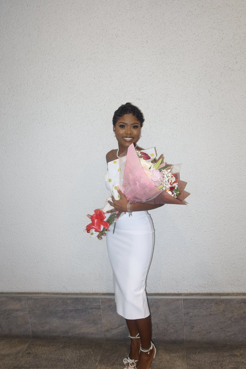 GRADU-ATEE💋🎓🥳. 

The end of an ERA🩷.
