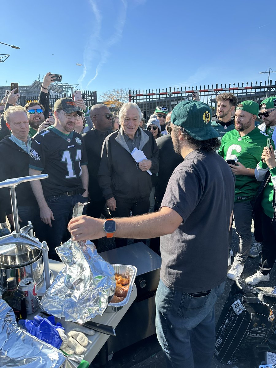 Did Robert De Niro join your tailgate? No? That’s why the tailgates hosted by <a href="/philatticus/">#1 1959 fender stratocaster fan</a> and <a href="/ianfromphilly/">Ian</a> are the best