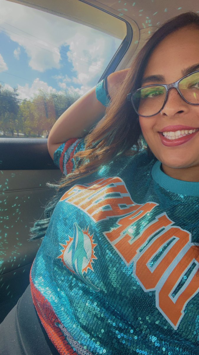 Jessica_JD's tweet photo. Game Day #SundayFunday #Ootd #MiamiDolphins #GoFins #FinsUp #Dolfan https://t.co/S2TLWjw5TO