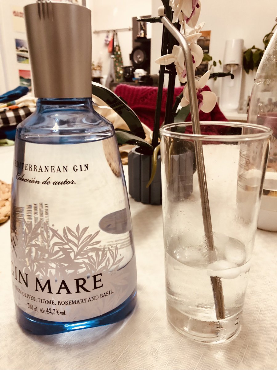 stfrantic's tweet photo. @polgara21 @s_hammer Gin tonic ! https://t.co/jsxN4SMqcH