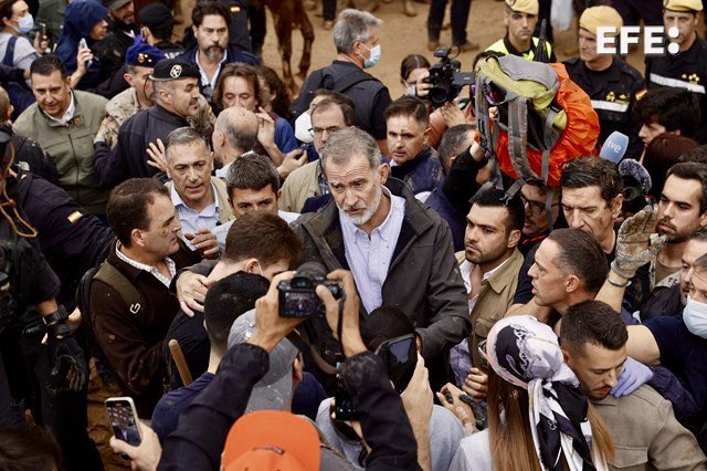 Ivan Campo (@ivan_campo) on Twitter photo Ellos si me representan por dar la cara y estar con todos los damnificados en Valencia
<a href="/CasaReal/">Casa de S.M. el Rey</a> Ellos si me representan por dar la cara y estar con todos los damnificados en Valencia
<a href="/CasaReal/">Casa de S.M. el Rey</a>