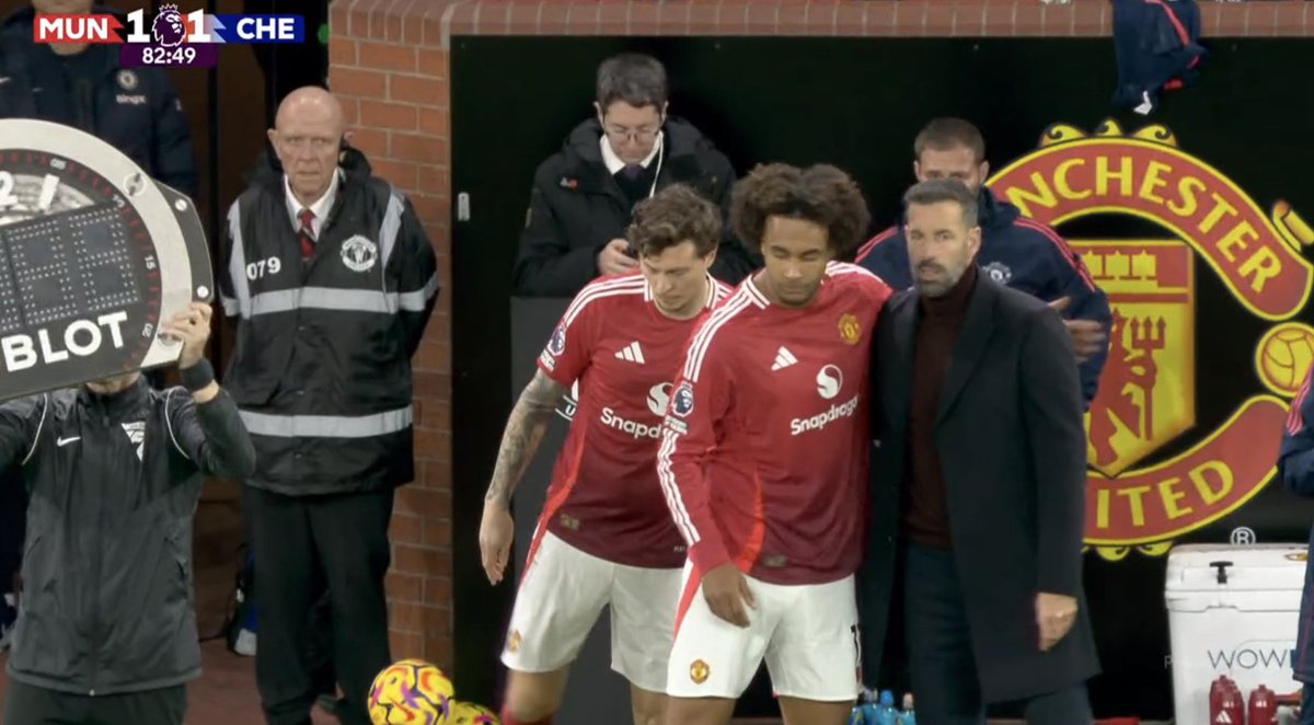 Goblinrma's tweet photo. We need a goal and we bring on Zirkzee 😭😭😭

#MUNCHE https://t.co/vqqtIUbLpM