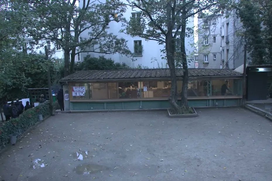 "Déménager un club de pétanque pour donner son terrain à un hôtel de luxe, c'est honteux" : le CLAP continue son combat
france3-regions.francetvinfo.fr/paris-ile-de-f…