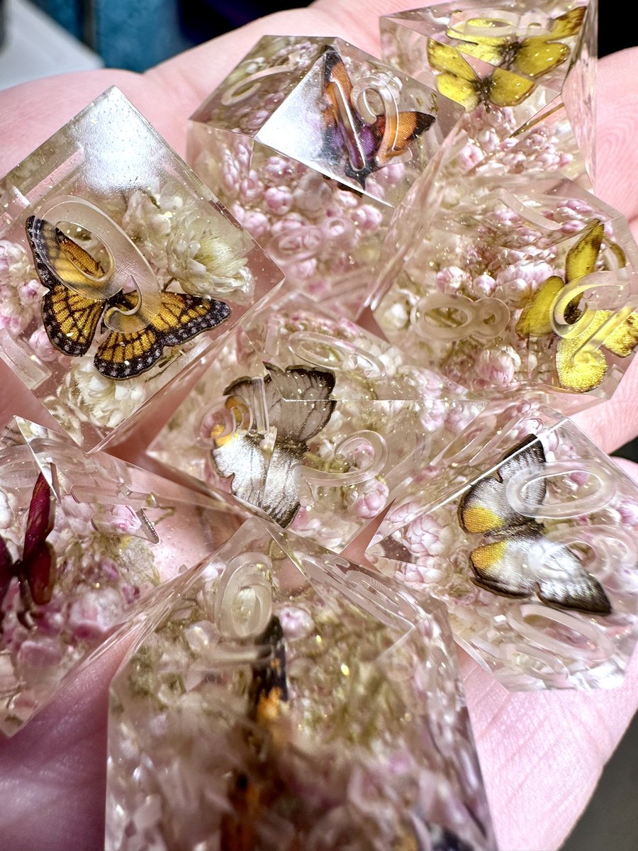 Sets available 
$80 usd each, comment to claim!