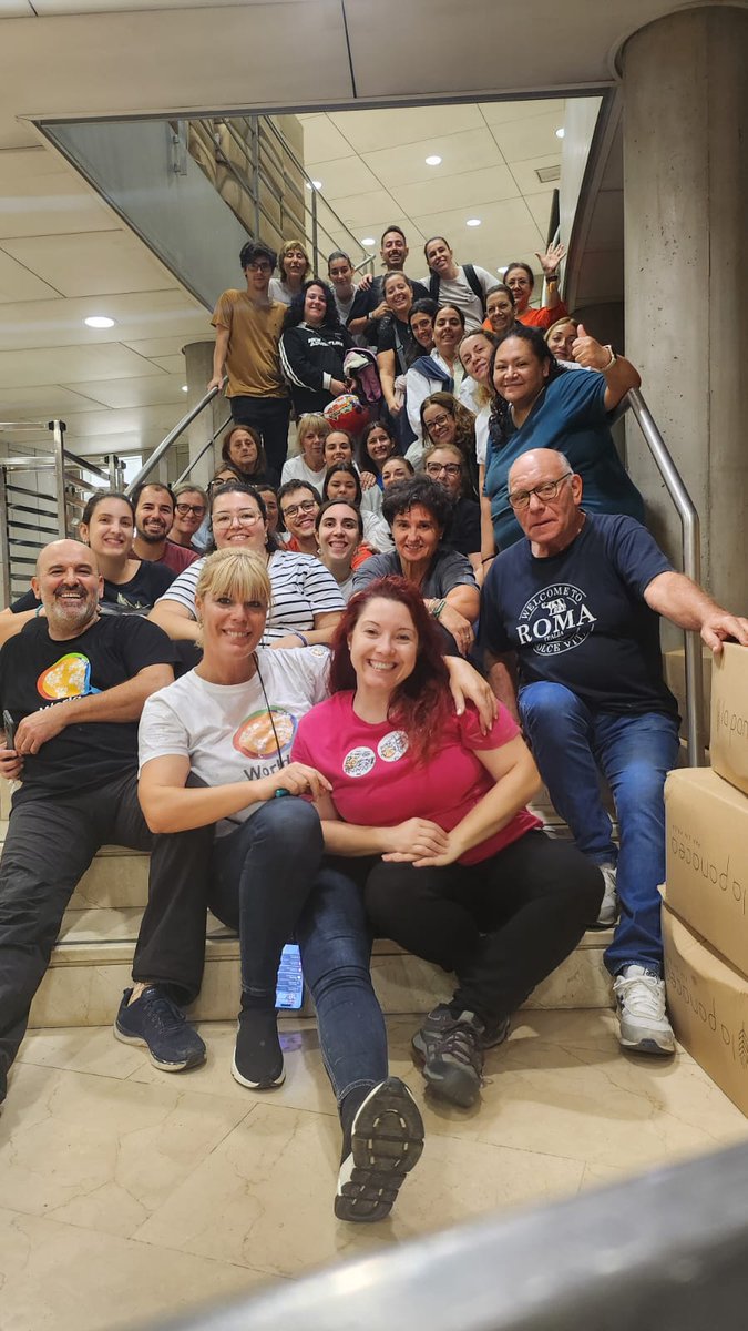 ANTONIO LLORÉNS (@antoniollorens) on Twitter photo Vuelve a llorar en Valencia....pero seguimos y seguiremos !!
Además sonriendo.
Gracias <a href="/WCKitchen/">World Central Kitchen</a> <a href="/chefjoseandres/">Chef José Andrés 🕊️🥘🍳</a> por tanto y tanto
<a href="/juliaplozano/">Julia Pérez Lozano</a> <a href="/fierrovlc/">FIERRO</a> <a href="/JaviSentidos/">Javier Serrano</a> <a href="/rosa_tovar_l/">Rosa Tovar</a> <a href="/gastrouni/">Gastrouni</a> <a href="/QiqeDacosta/">Quique Dacosta 🪼🍊</a> <a href="/RicardCamarena/">Ricard Camarena</a> <a href="/portas1969/">jose portas discarlux 💙</a>
<a href="/EVernacci/">Eric Vernacci</a> Vuelve a llorar en Valencia....pero seguimos y seguiremos !!
Además sonriendo.
Gracias <a href="/WCKitchen/">World Central Kitchen</a> <a href="/chefjoseandres/">Chef José Andrés 🕊️🥘🍳</a> por tanto y tanto
<a href="/juliaplozano/">Julia Pérez Lozano</a> <a href="/fierrovlc/">FIERRO</a> <a href="/JaviSentidos/">Javier Serrano</a> <a href="/rosa_tovar_l/">Rosa Tovar</a> <a href="/gastrouni/">Gastrouni</a> <a href="/QiqeDacosta/">Quique Dacosta 🪼🍊</a> <a href="/RicardCamarena/">Ricard Camarena</a> <a href="/portas1969/">jose portas discarlux 💙</a>
<a href="/EVernacci/">Eric Vernacci</a>