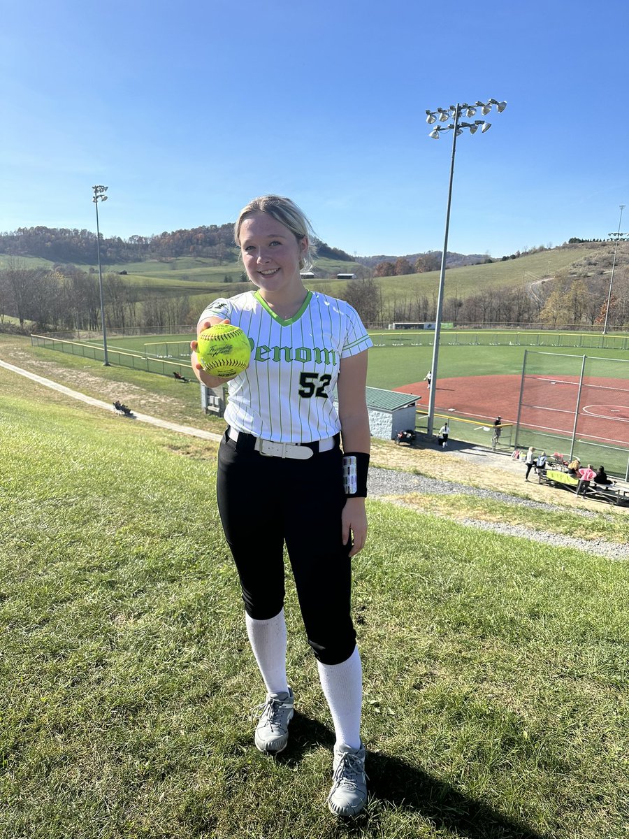 RCVENOM09's tweet photo. Four in a row after a 7-6 victory in a battle against Lady Dukes Brown 18u! @lila_kimmel got the win on the mound &amp; also crushed a 2-run HR! @rileyponchek added two RBIs in the win. https://t.co/eFMLrHiqQc