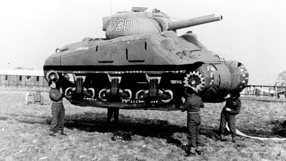 Wonder__Facts's tweet photo. In WWII, a “Ghost Army” of 1,100 American soldiers used inflatable tanks, fake radio transmissions, and sound effects to deceive German forces. Their tactics created illusions of large armies, saving countless lives and confusing the enemy! https://t.co/kkov50lIAB